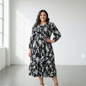 Chic Long Sleeve Floral Dress in Black and White